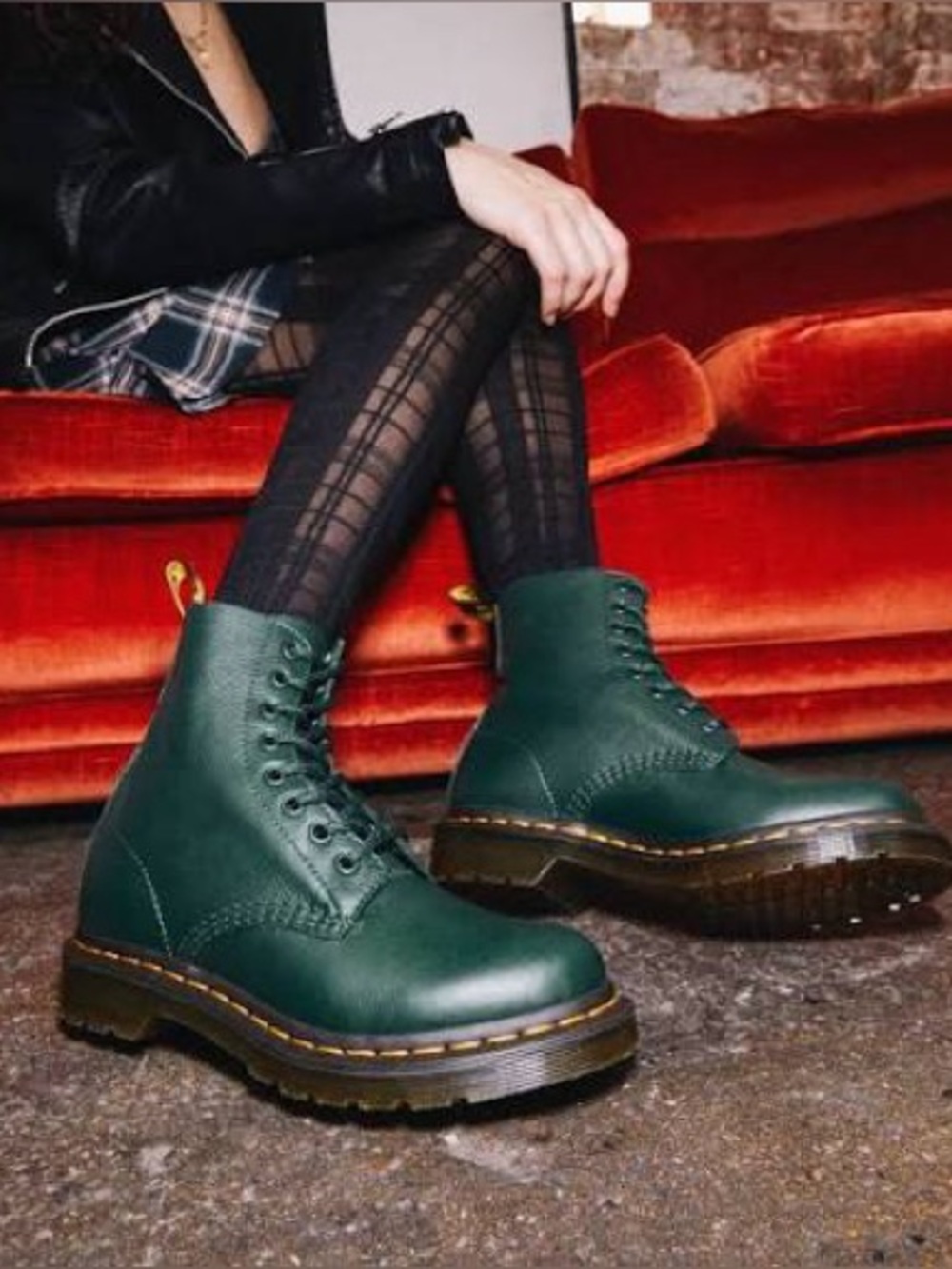 Dr. Martens 1460 Green Smooth Leather Boots Classic 8-Eye Combat Boot size 9
